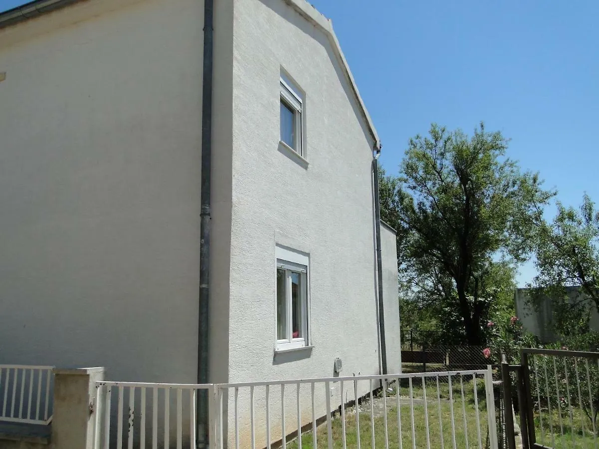 Apartment Zagi Seline 0*,